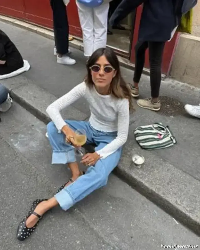 Here are the 7 fashionable shoe trends that style influencers will be pairing with jeans this spring.