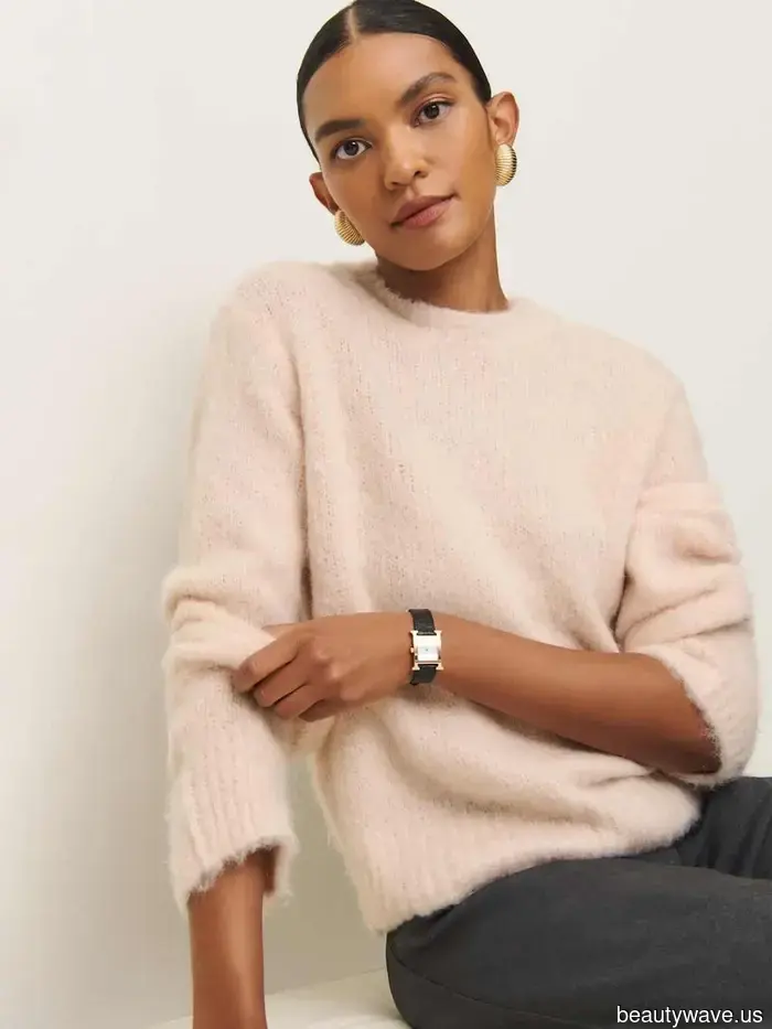 Reformation rara vez está en oferta&mdash;ahora su tricot más elegante tiene un 50% de descuento