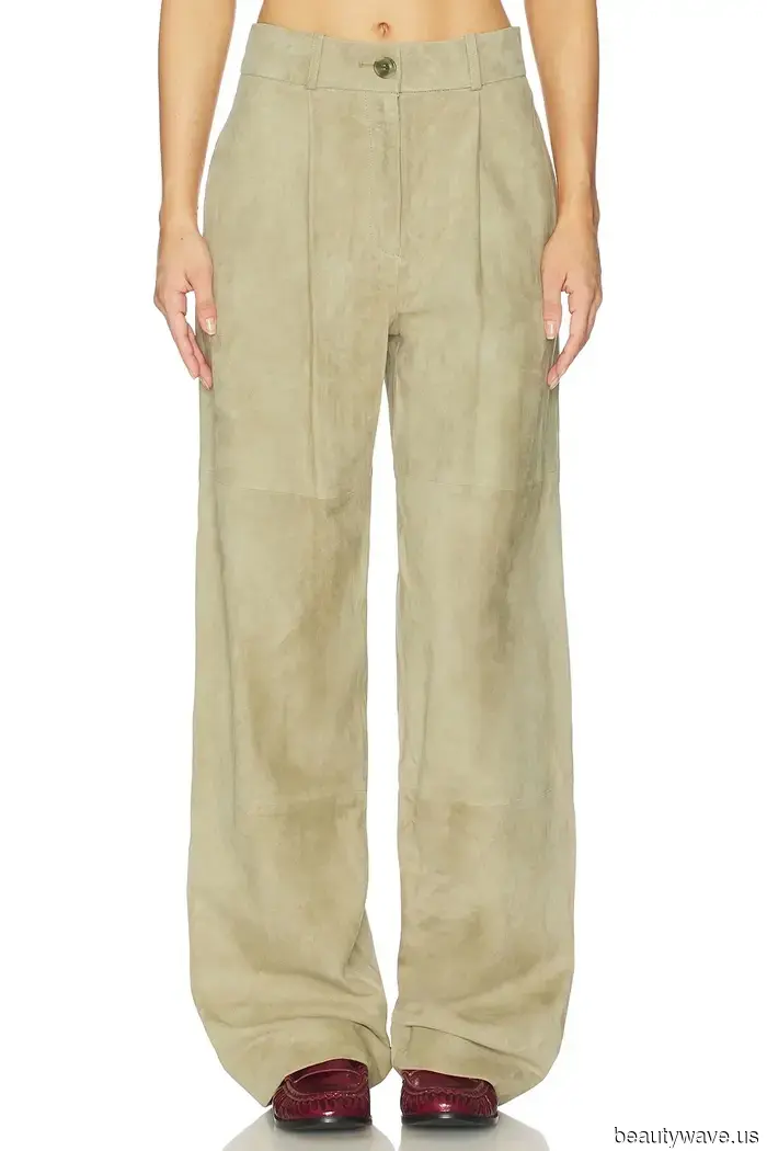 Jeans are great, but Sofia Richie Grainge's fall pant trend is the ideal alternative if your goal for 2025 is to exude wealth.