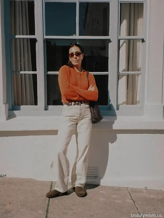 Джинсы *технически* подходят ко всему, но я считаю, что они выглядят наиболее стильно с этой классической вязаной вещью.