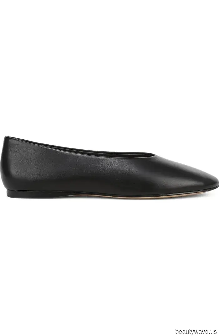 Шикарные французские женщины носят эти тренды плоской обуви с чем угодно в 2026 году.