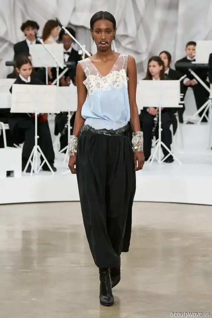 Von zurückhaltend bis überstimuliert: Glenn Martens gibt sein Ready-to-Wear-Debüt bei Margiela