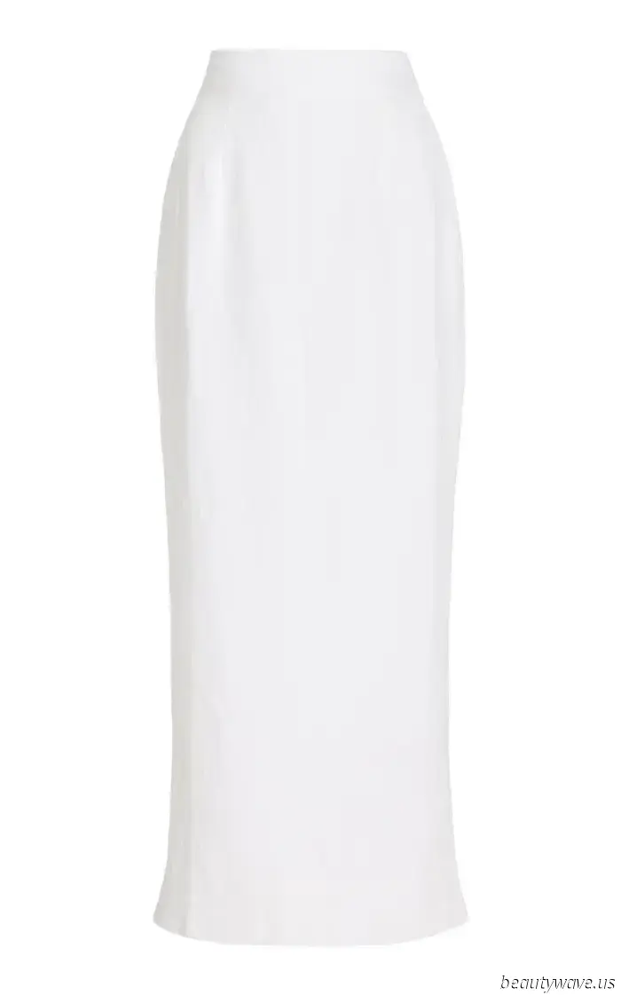 This Is the Stylish Skirt Color Trend That Chic Dressers in Rome Are Now Pairing With Black Flats.