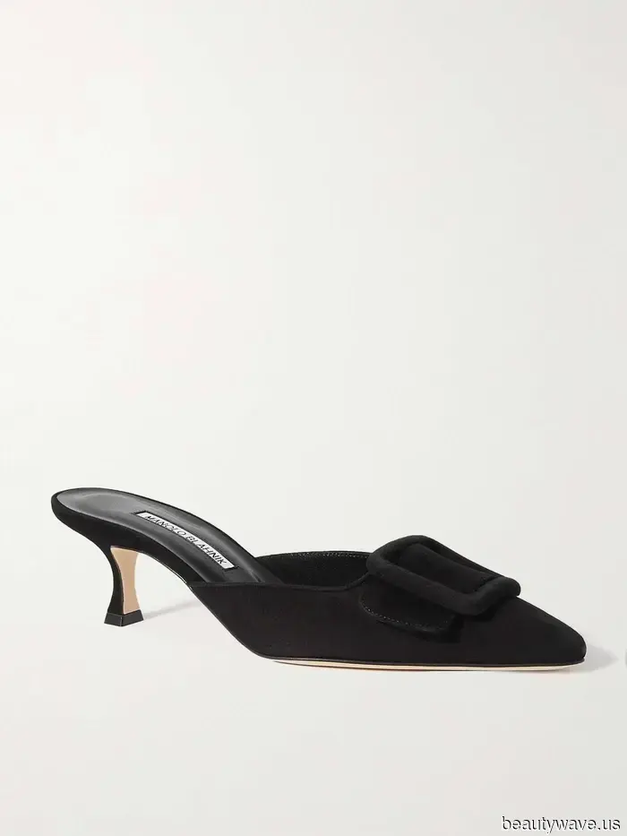 Light-wash jeans were a prominent feature at the Dior show—these shoes will give them a stylish touch for 2026.