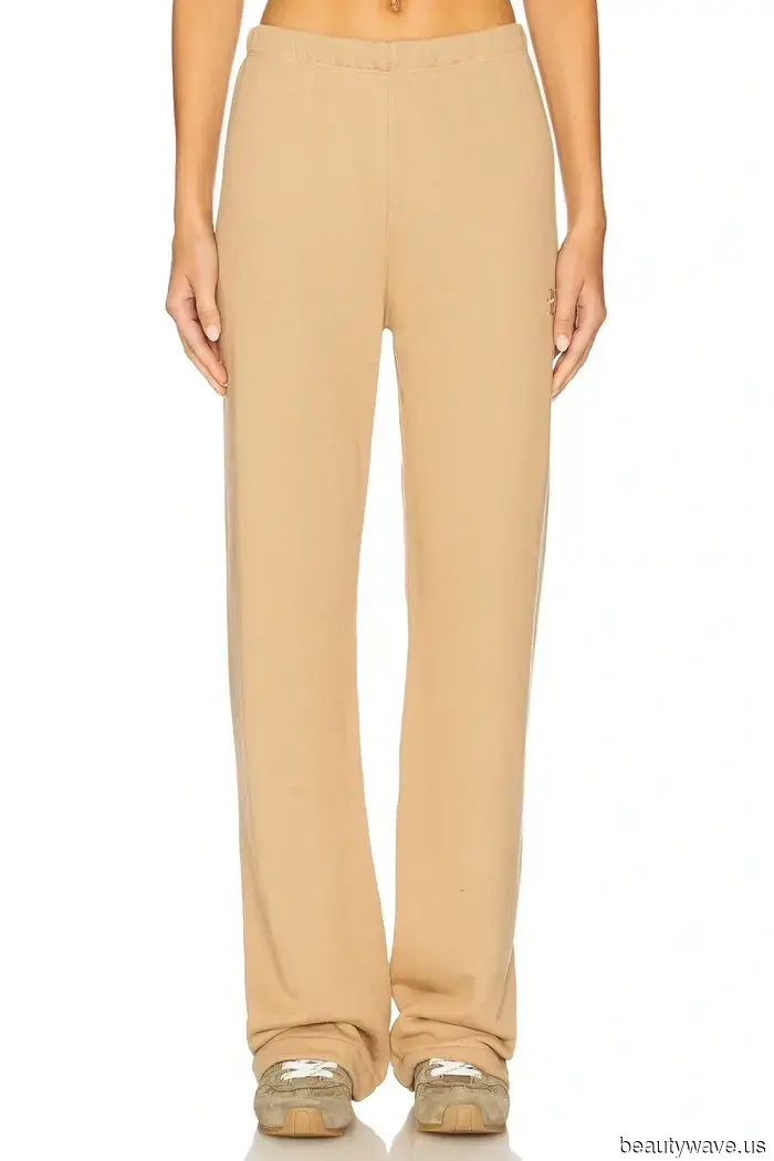 Одежда без лишних хлопот, которую носит Хлоя Севи́ньи, когда хочет выглядеть стильно в Нью-Йорке, не прилагая усилий.