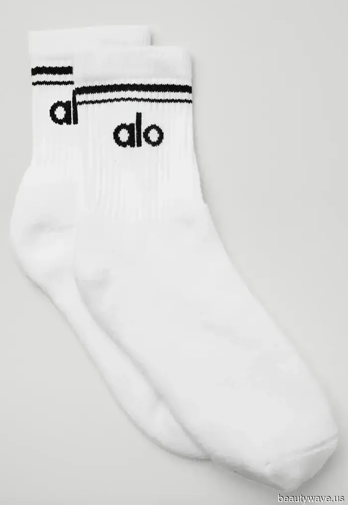 If you plan to wear leggings in 2025, please stick to styles like these, these, and these.