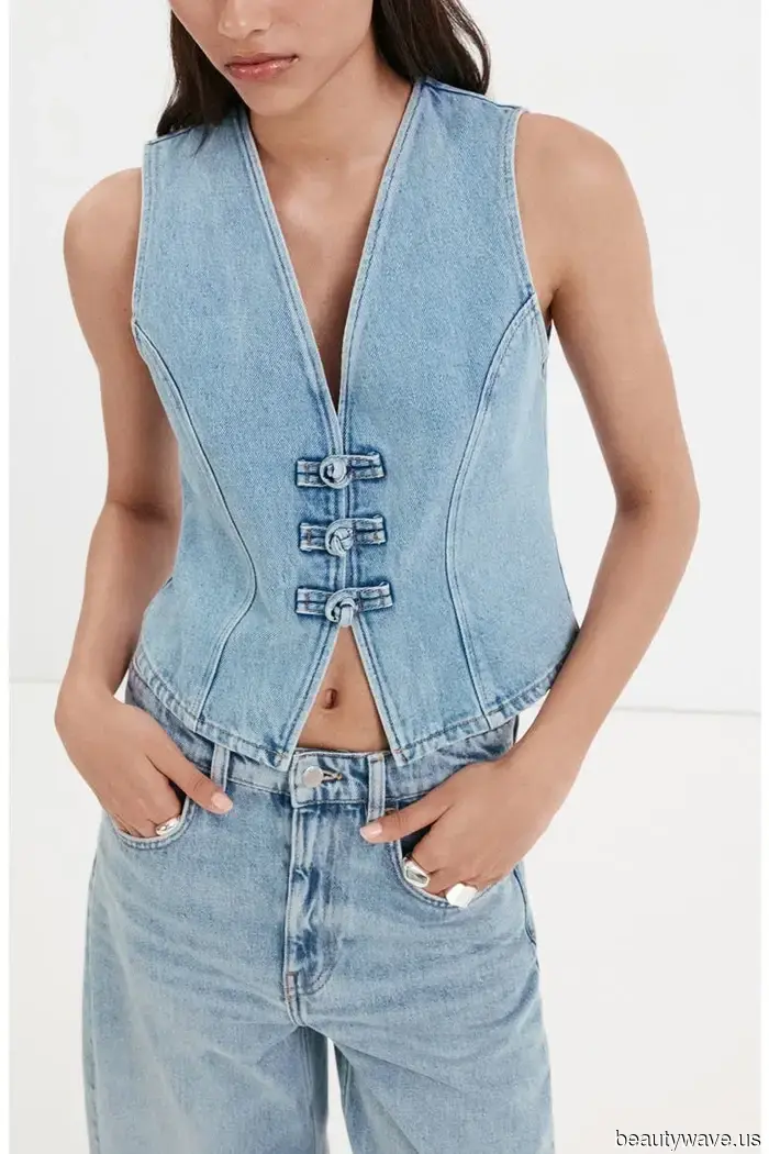 Cute tops can be hard to find, so I searched and discovered these 24 lovely styles at Nordstrom.