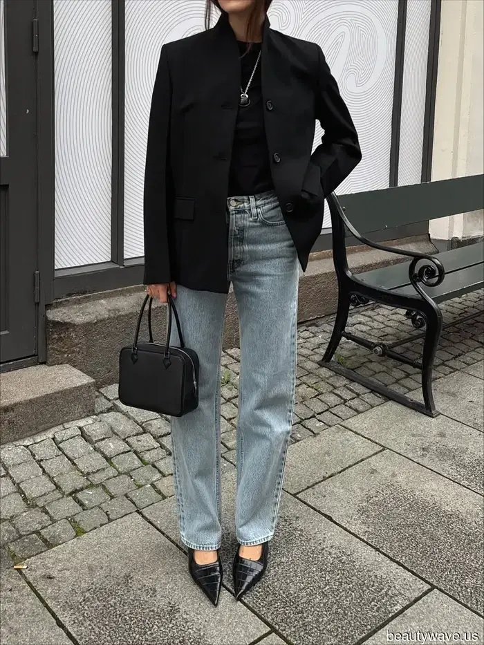 No, not flats: This spring 2026, it girls are currently pairing this shoe trend with jeans.