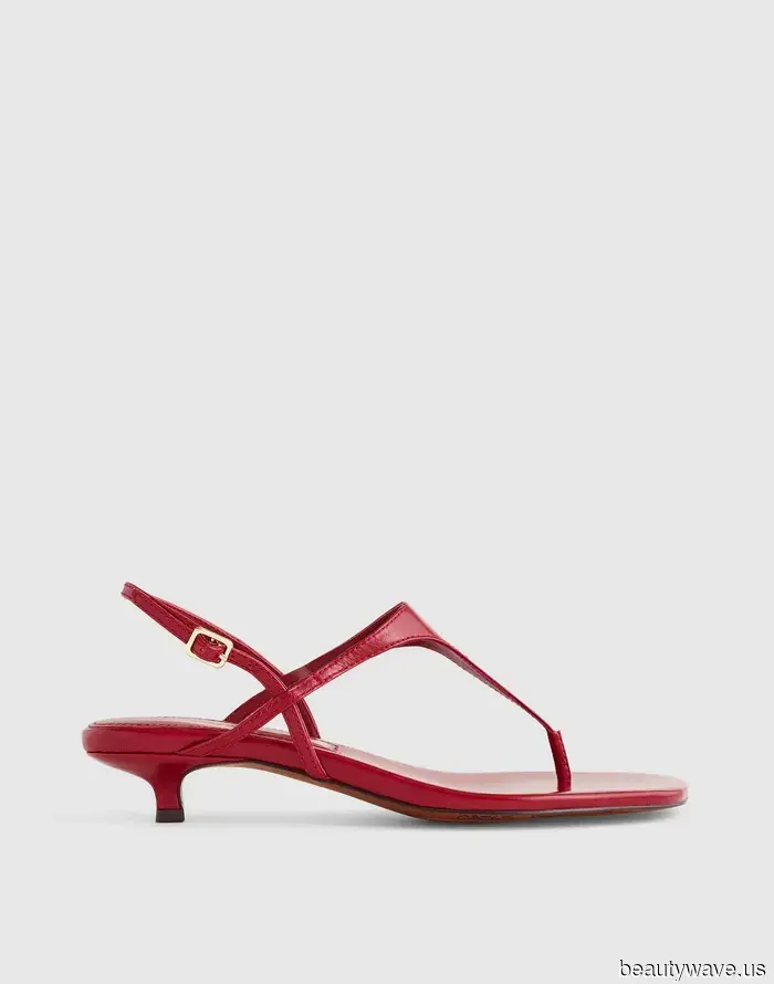 Es ist ein Fakt: Modeleute wählen diesen Sandalenfarbtrend über Schwarz, Weiß und Braun.