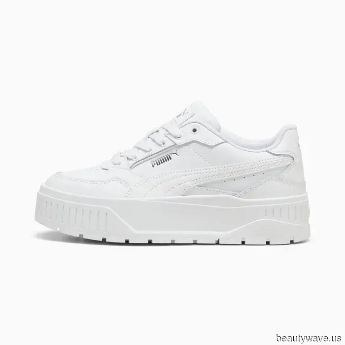 Джессика Альба только что надела когда-то устаревший тренд кроссовок, который на самом деле идеально сочетается с мешковатыми штанами.