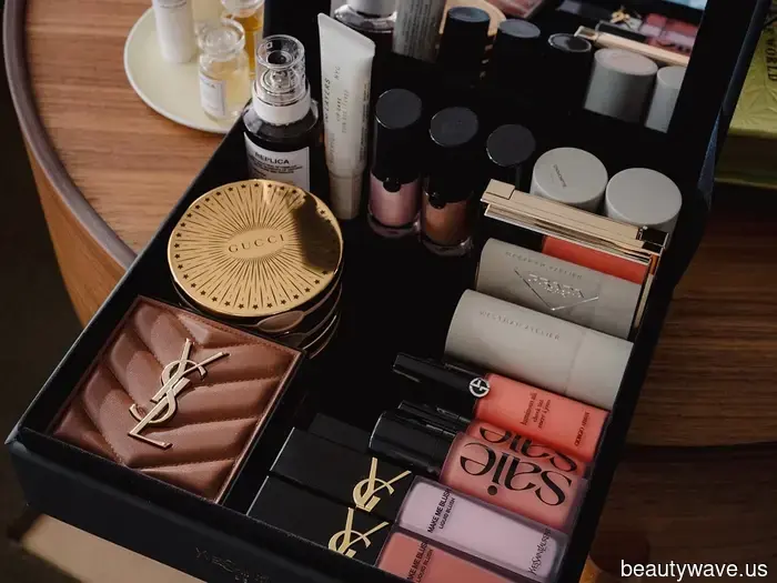 Sono un'editor di moda che ha comprato più prodotti di bellezza che vestiti ultimamente&mdash;19 di cui non ho rimpianti.