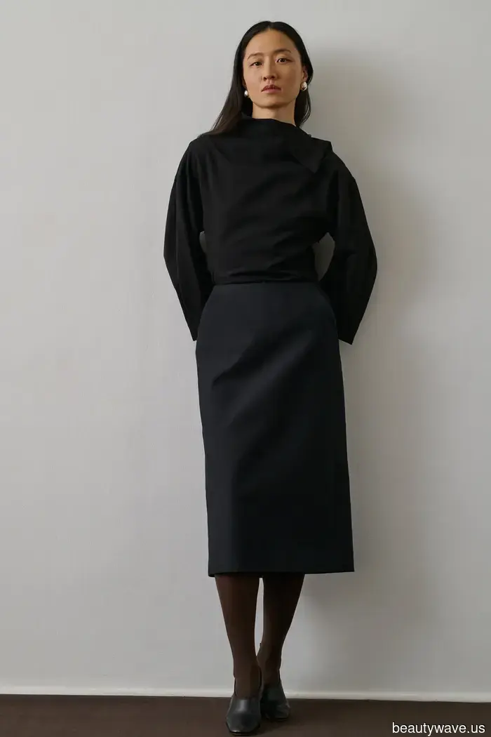 Chic Women Throughout Europe Are Reembodying This "Outdated" Skirt Trend—7 Looks That Confirm It...