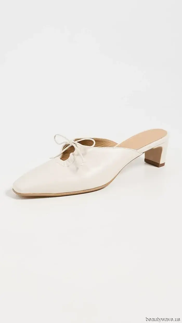 Just so you know: Currently, every fashion enthusiast is opting for this beautiful shoe color rather than black.