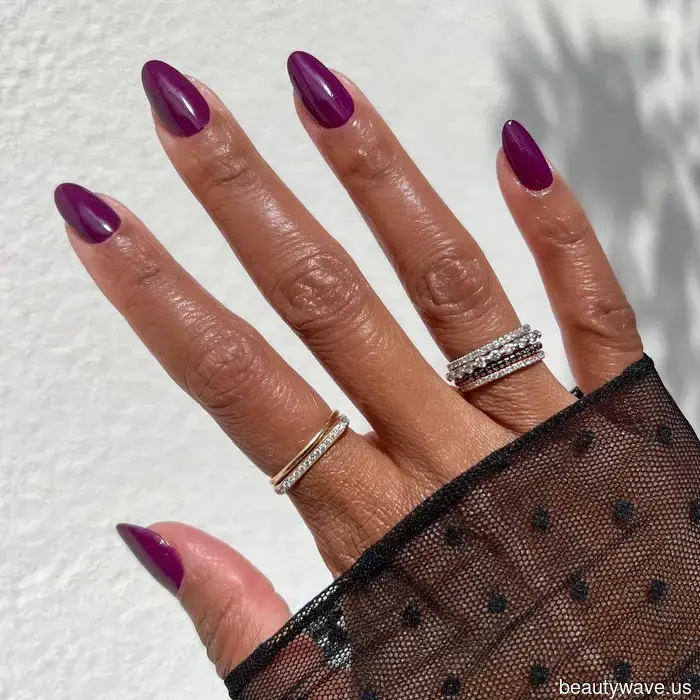 Elegant, schick und sehr gefragt: Diese 9 Nagellackfarben werden den Herbst 2025 dominieren.