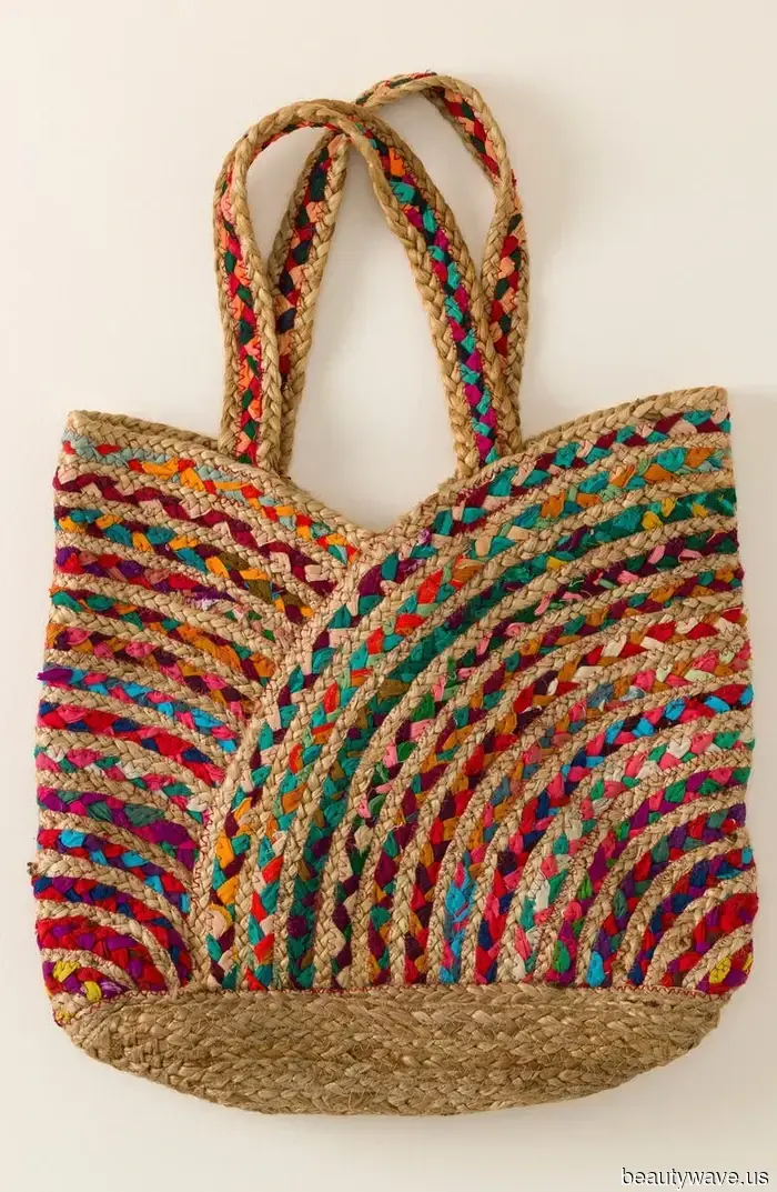 No son totes básicos&mdash;Esta es la tendencia de bolsas de verano más cool que la gente de moda está llevando.