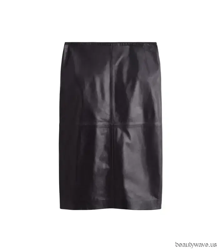 This Is the Skirt Style Editors Consistently Don During Winter Fashion Events.