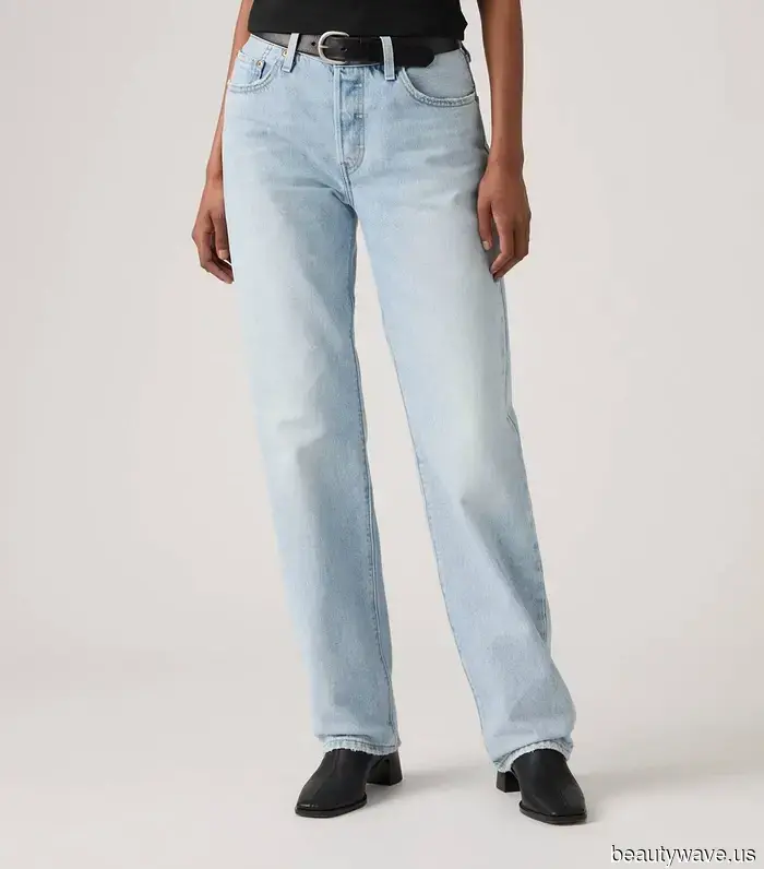 The Specific Dôen Blouse That It Girls Always Pair With Jeans