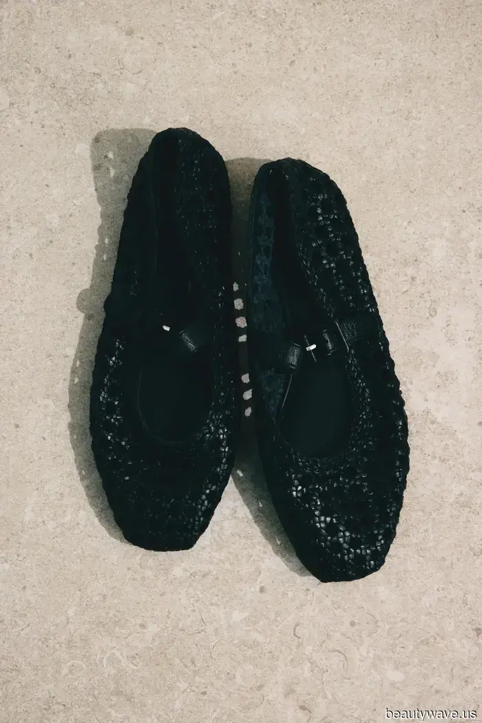 Spring is officially here, and H&M has just released every stylish shoe trend—5 designs that are sure to sell out first.