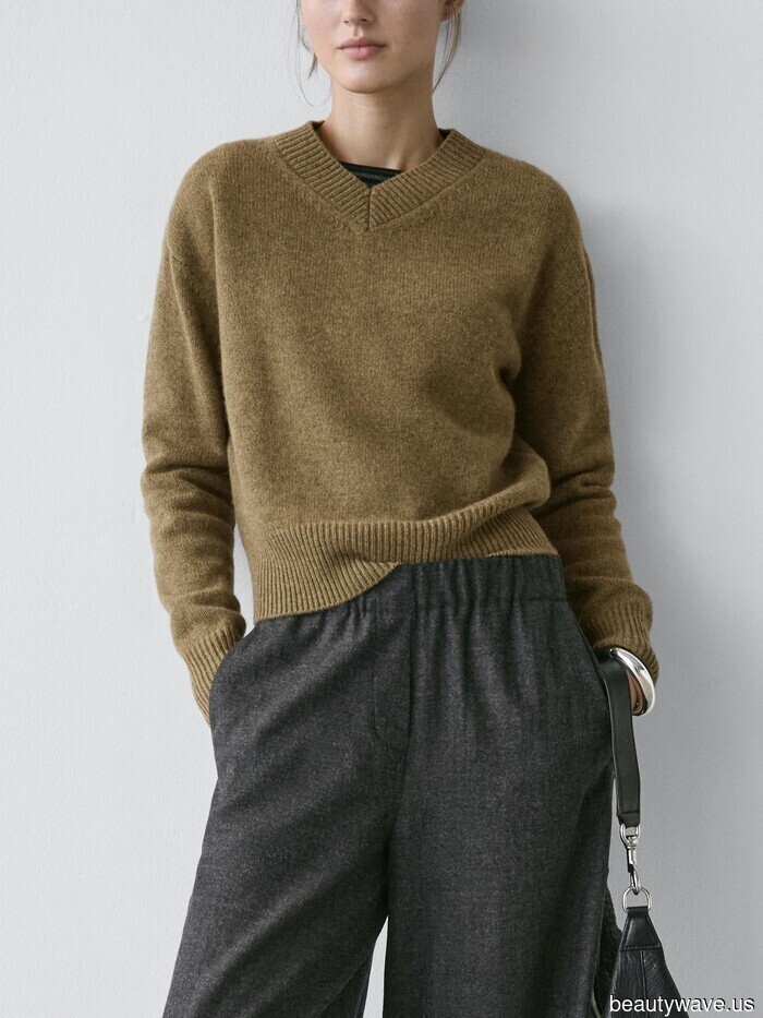 En mi opinión, tu guardarropa cápsula de invierno no está completo sin un suéter de cuello en V&mdash;Aquí tienes 17 de los mejores.