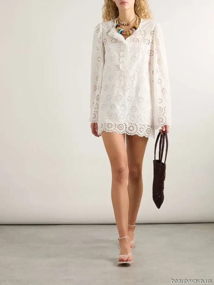 Subtle Luxury to the Left: This Summer Aesthetic Is Being Worn by Every Stylish Individual Instead.