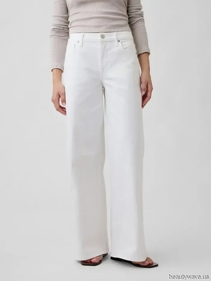 The hot trend that's quickly selling out everywhere is the trendiest option to pair with white jeans right now.