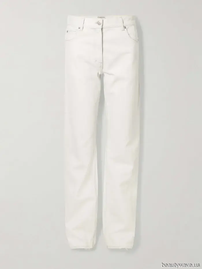 I'll be able to tell you're a fashion enthusiast if I spot you wearing jeans like *this* in 2025.