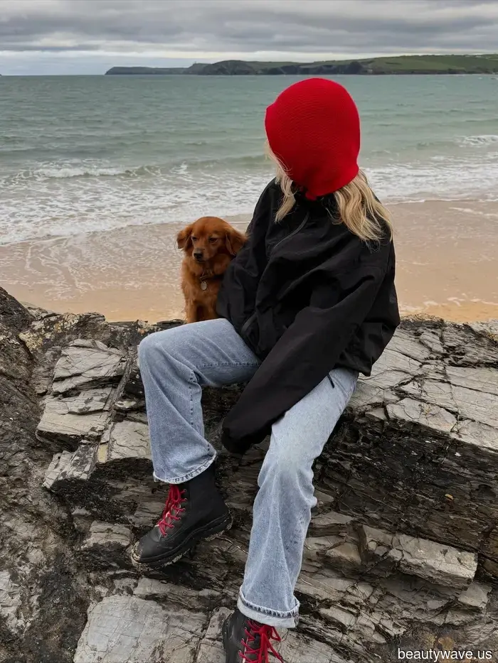 Everyone in my feed is sporting baggy jeans—here are the 7 shoes that they look most stylish with.