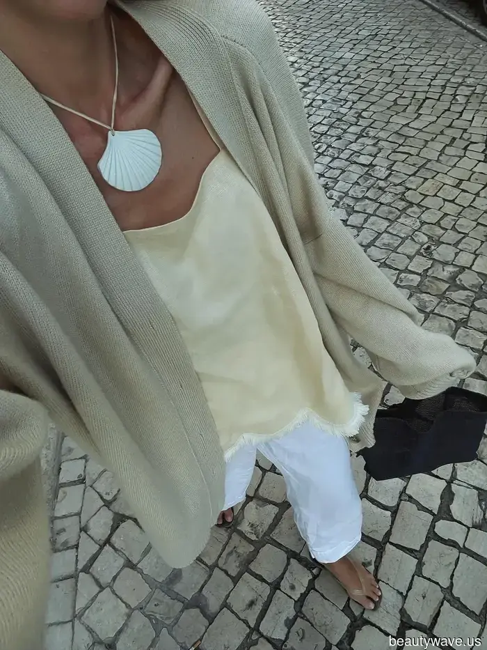My Minimalist Friend Enjoys an Upscale Aesthetic—7 Essential Pieces for Her Autumn Capsule Wardrobe