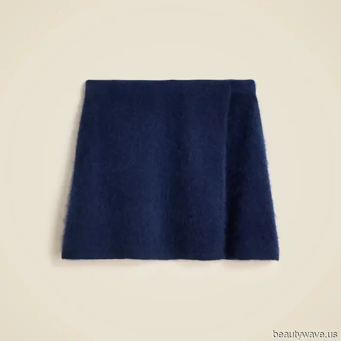 5 Colors the Most Stylish French Women Are Pairing with Chocolate Brown