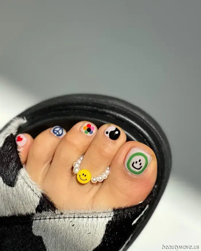 In my opinion, only the most stylish people will adopt this contentious pedicure trend.