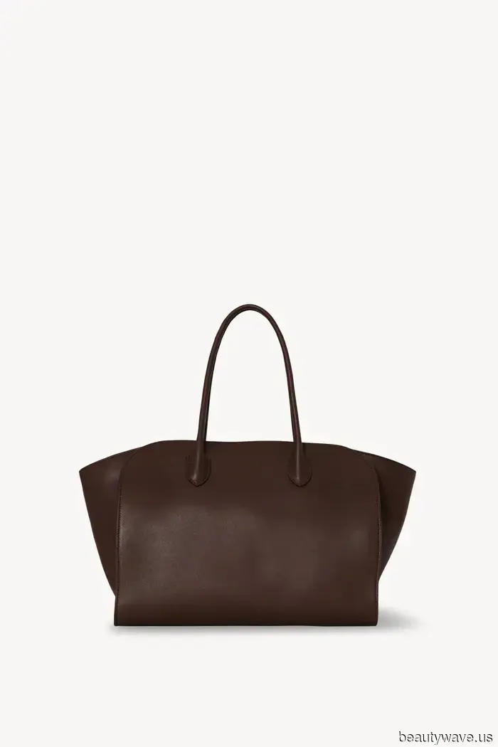Le persone alla moda hanno dichiarato questa la borsa Row, l'acquisto cult della primavera&mdash;ed è ancora più chic della Margaux.