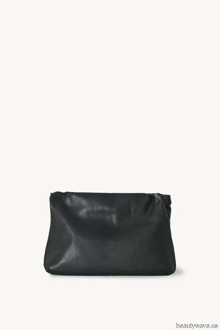 This is the chic bag style that will elevate the appearance of all your outfits, giving them a luxurious look.