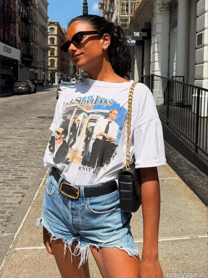 Non litigare con Dua Lipa e Simone Ashley — questo è l'unico modo per indossare i nostri jeans corti al momento
