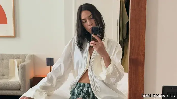 Las mujeres francesas y Alexa están de acuerdo: esta tendencia de pantalones cortos es mucho más genial que los estilos de mezclilla en este momento.