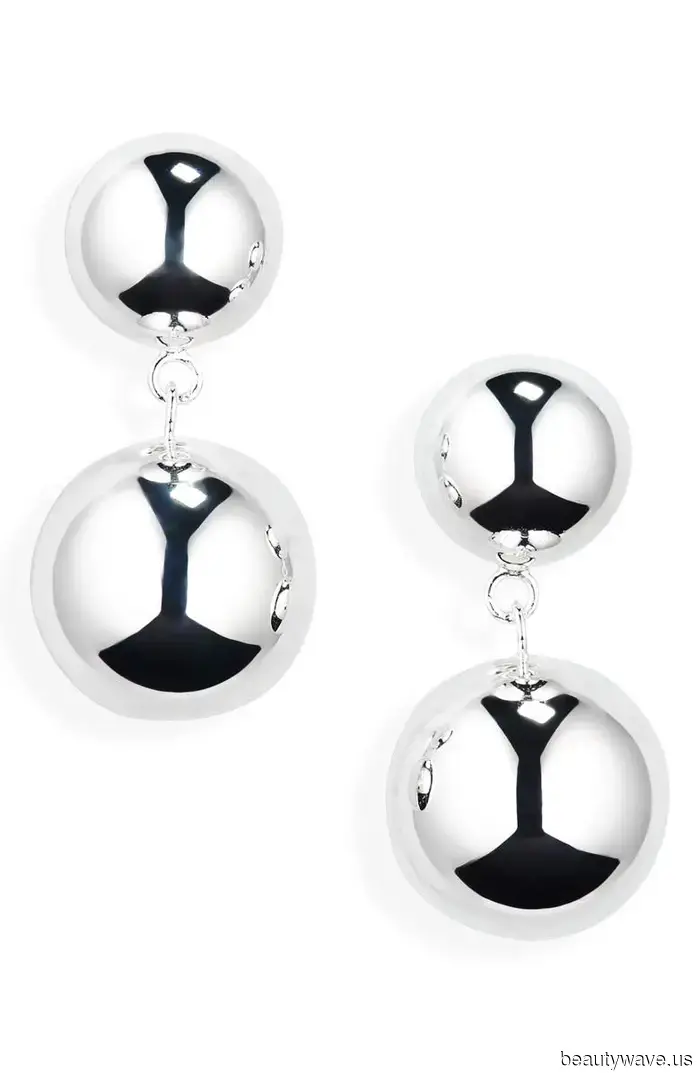 Blue jeans are perfectly fine, but for the fall, stylish individuals recognize that this debated denim trend appears more luxurious.