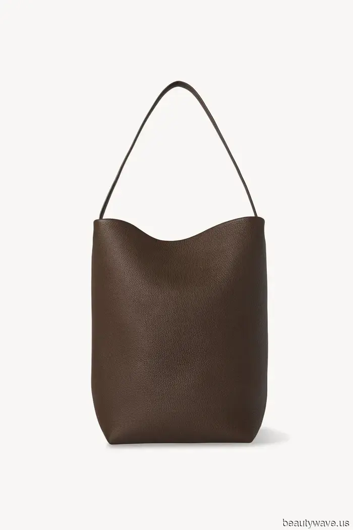 Ich sage es voraus: Diese weniger bekannte The Row Tasche wird der nächste Kultkauf sein.