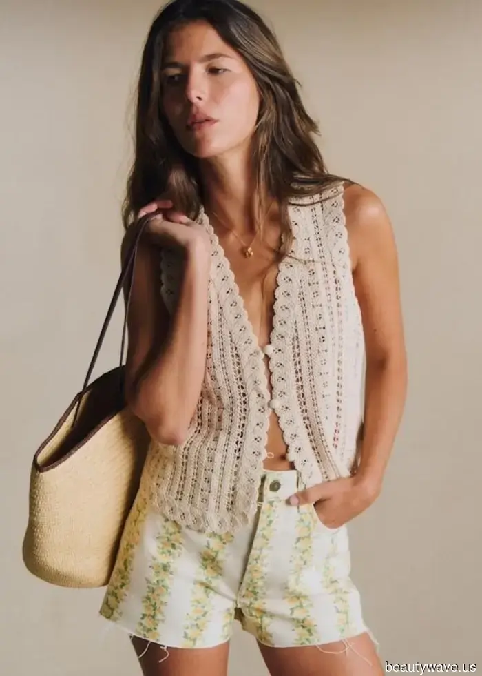 Lo he encontrado: La parte superior de chica francesa de culto que las mujeres en París usan para elevar jeans, pantalones de lino y faldas.