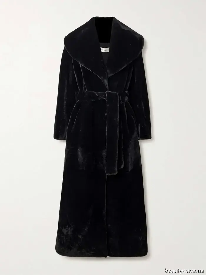 Die Partysaison ist angekommen&mdash;hier ist, was unsere Redakteure tragen, um die Stadt rot zu färben.