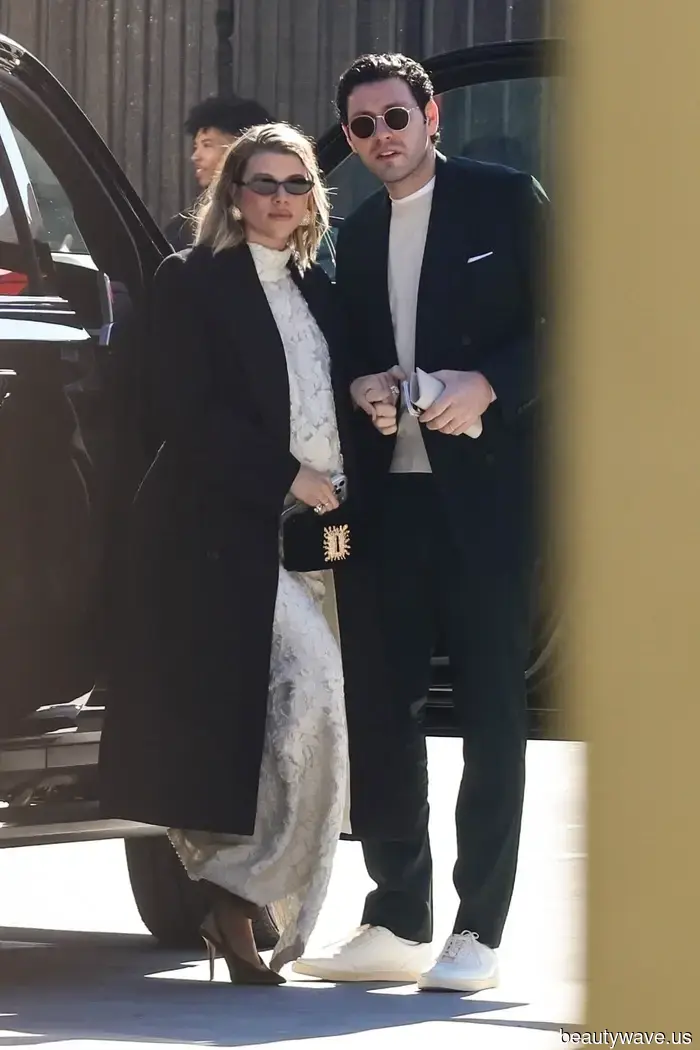 Non Nero, Non Argento&mdash;Questa È la Tendenza Inaspettata delle Scarpe che Sofia Richie Preferisce Invece