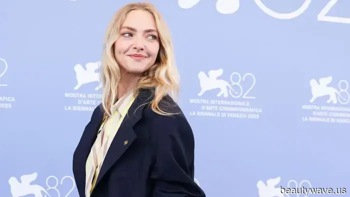 Amanda Seyfried llevó la combinación de zapatos y vestido que verás en cada persona elegante en París, CPH y NYC.