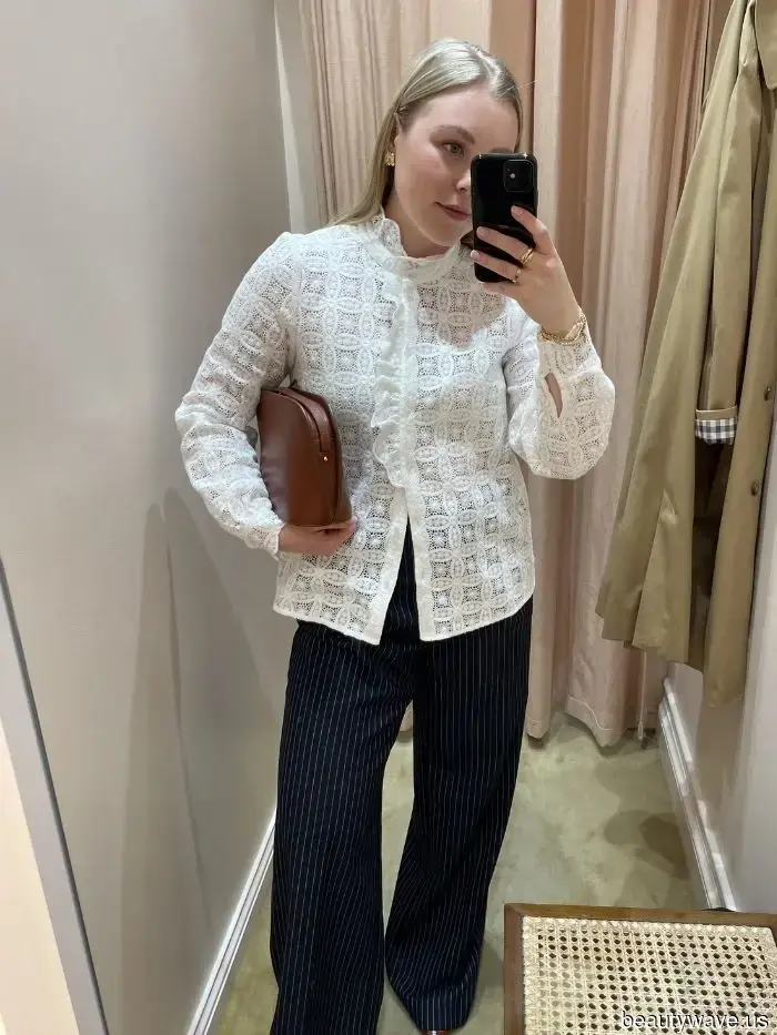 The Stylish Blouse That Fashion Enthusiasts Will Pair With Jeans All Spring Long