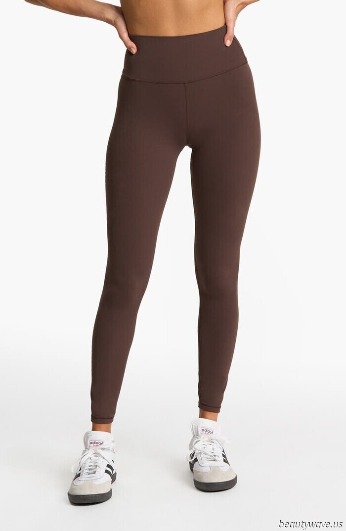 Put Down the Black Leggings—This Is the Subtle Legging Color Trend You'll Spot Everywhere This Summer.