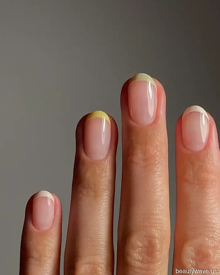 Модные люди сейчас носят французский маникюр&mdash;11 стильных дизайнов, которые мы возьмем в салон