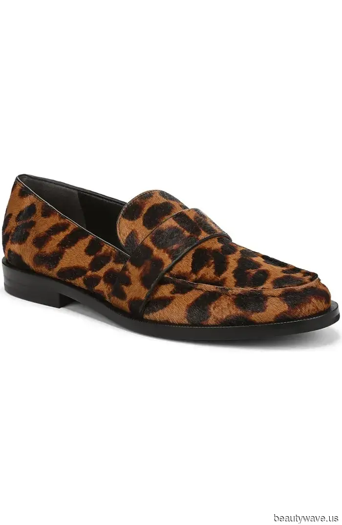 Los atuendos más frescos de otoño 2025 comienzan con esta tendencia de mocasines anti-aburridos.