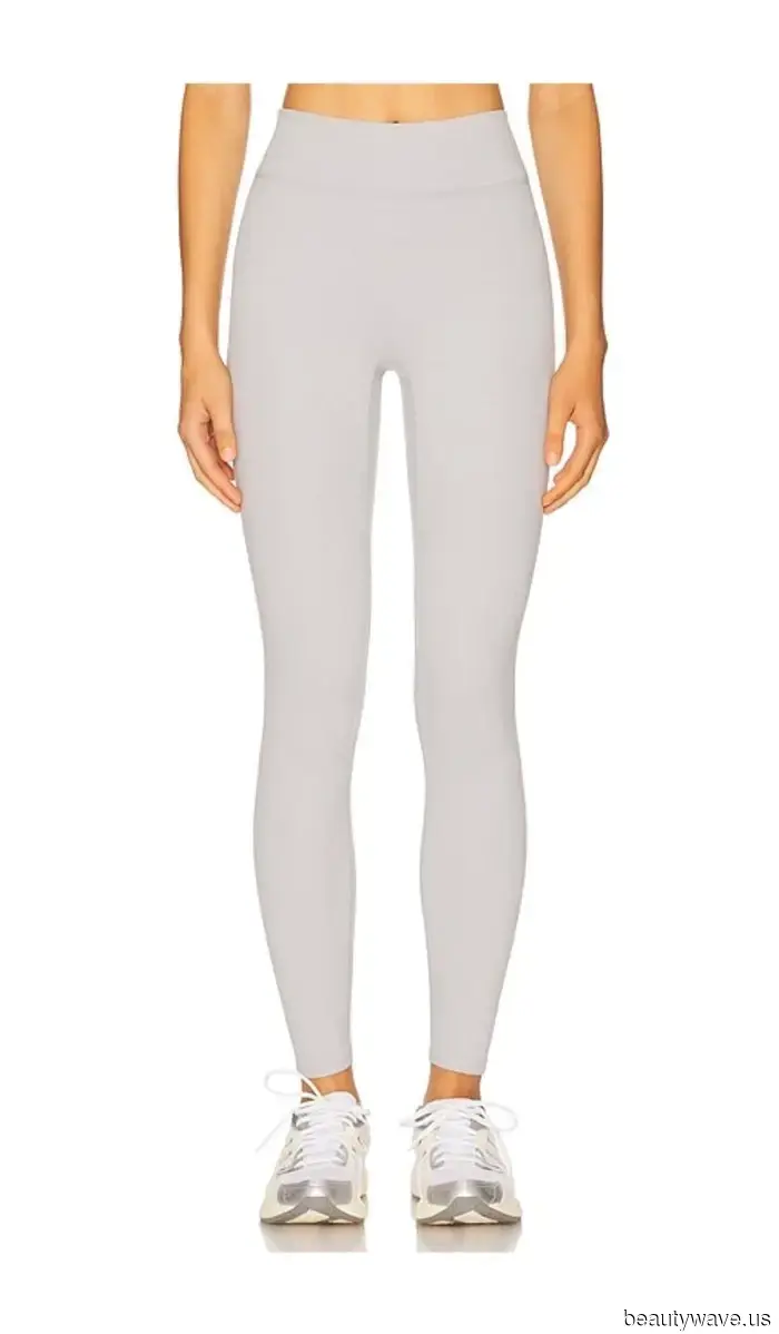 Las mallas negras están bien, pero las chicas it saben que estas 6 versiones más modernas se sienten muy actuales.