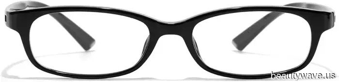 Last month, seven strangers complimented me at airports—here are 30 style and beauty products I credit for it.