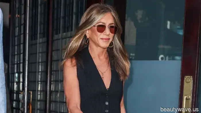 Jennifer Aniston Recently Sported the Stylish '90s Black Trouser and Shoe Pairing That Never Fails to Impress.