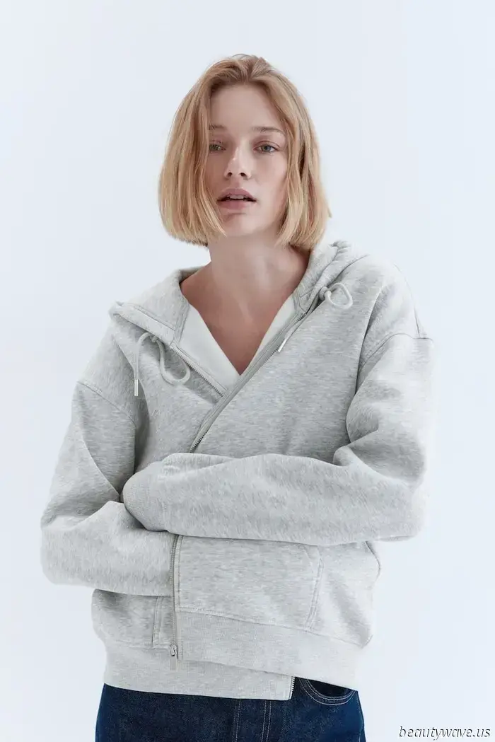 Se intendi indossare i leggings nell'autunno 2025, scegli questa tonalità e abbinali a sneakers bianche.