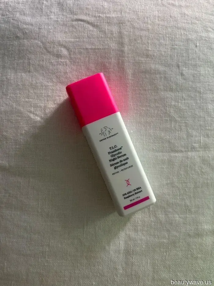 Nichts kann mit einer Gesichtsbehandlung in der Klinik konkurrieren, aber dieses Serum kommt ziemlich nah ran.