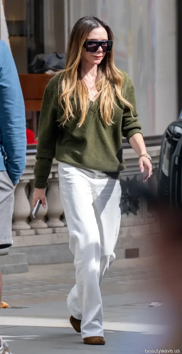 If you're planning to wear white jeans this summer, this shoe trend always gives them a stylish touch.